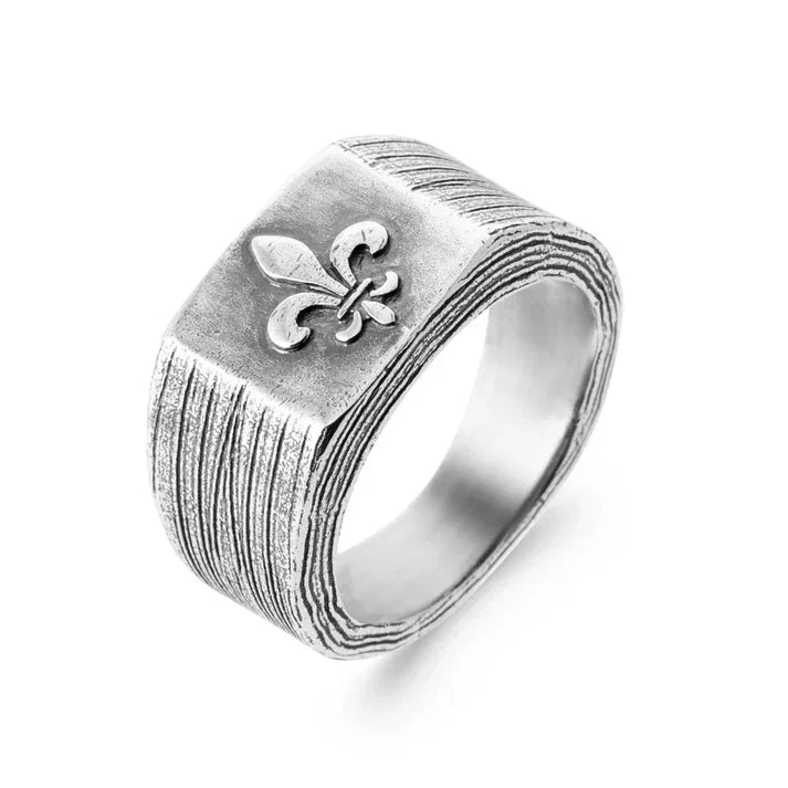 Chevalière Homme Fleur de Lys : Signification, Symbole de Noblesse et d'Élégance