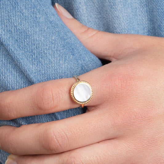Bague nacre blanche ronde plaqué or