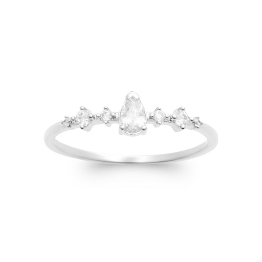 Bague élégante fine avec zirconiums blancs