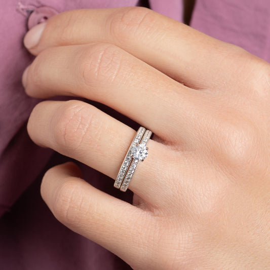 Bague en argent 925/000 et oxyde de zirconium composée d'une alliance et d'un solitaire