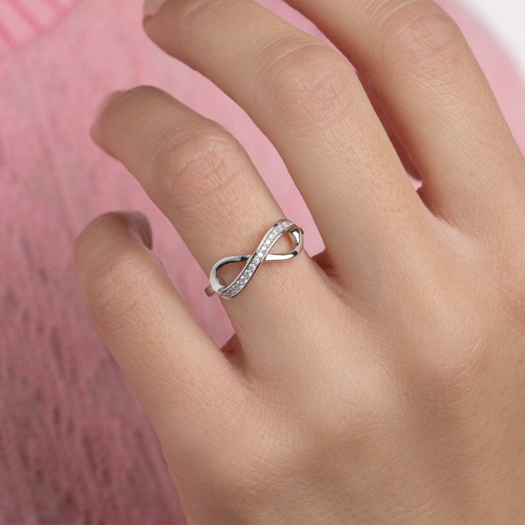 Bague infini en argent 925/000 rhodié sertie d'oxydes de zirconium blancs