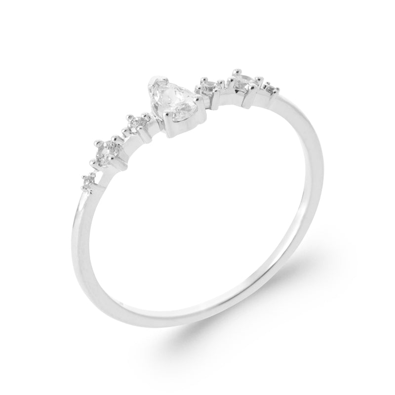 Bague élégante fine avec zirconiums blancs