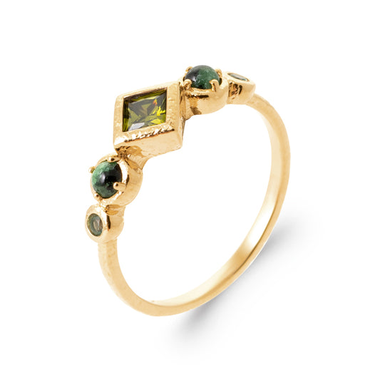 Bague avec pierre rubis zoisite et zirconiums verts