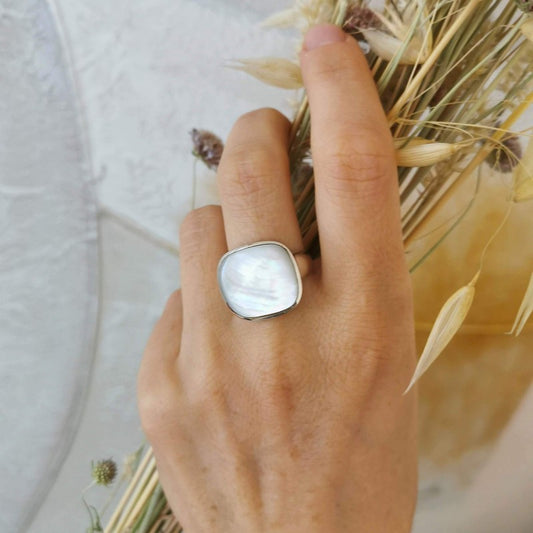 Bague grosse nacre carrée blanche