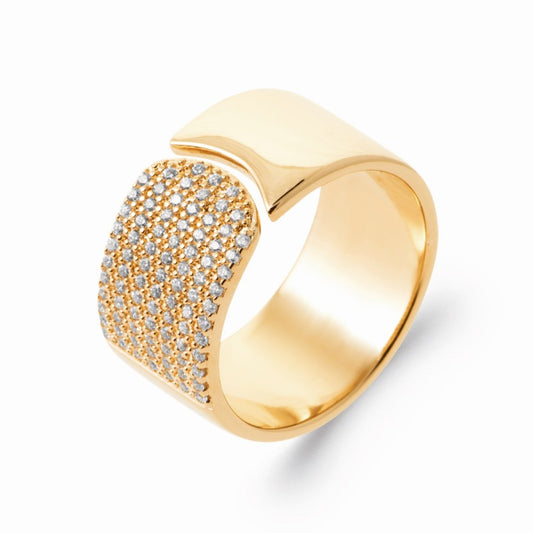 Bague plaqué or large raffinée pavée d'oxydes de zirconium